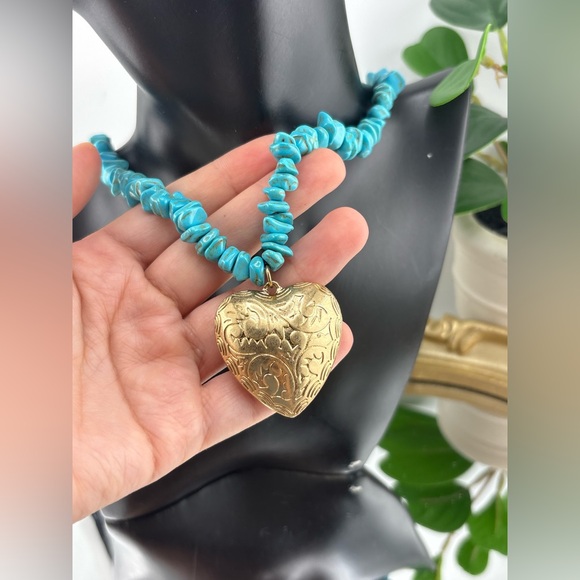 Turquoise Chip Necklace with Large Gold Heart Pendant - Picture 7 of 7